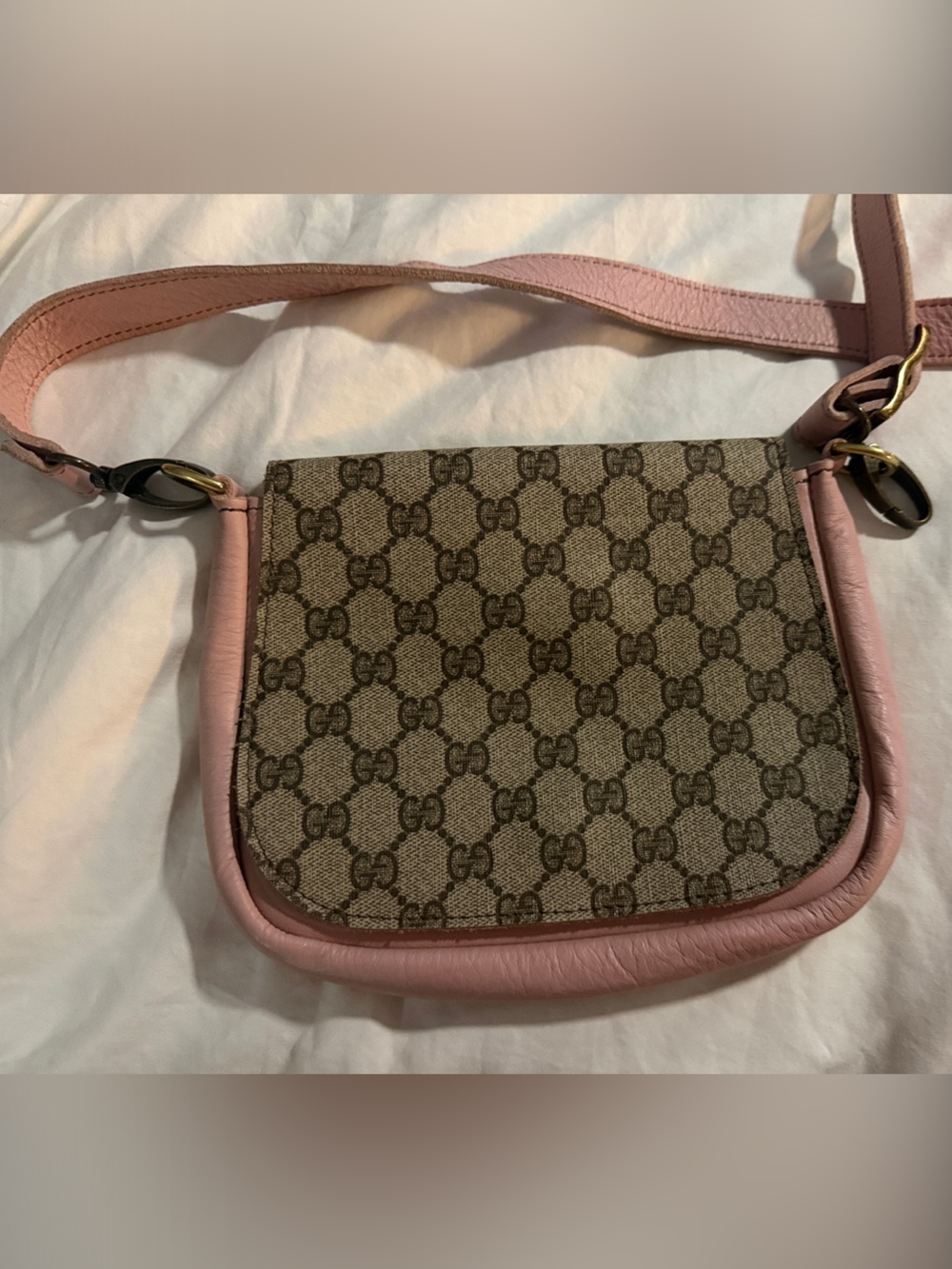 Gucci Beige GG Supreme Crossbody with Pink Trim